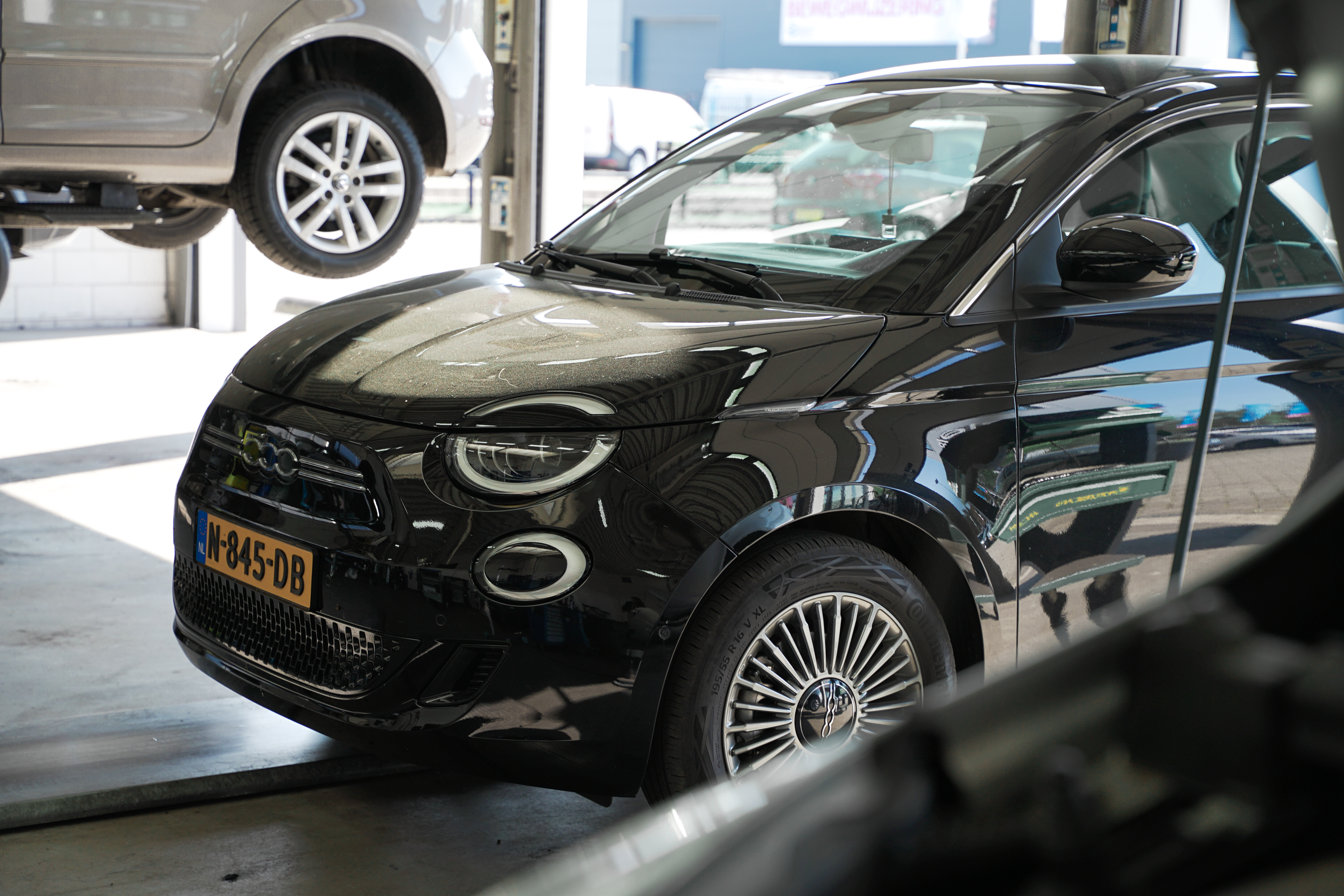 Vacature 1e automonteur; 4 of 5 daagse werkweek mogelijk!